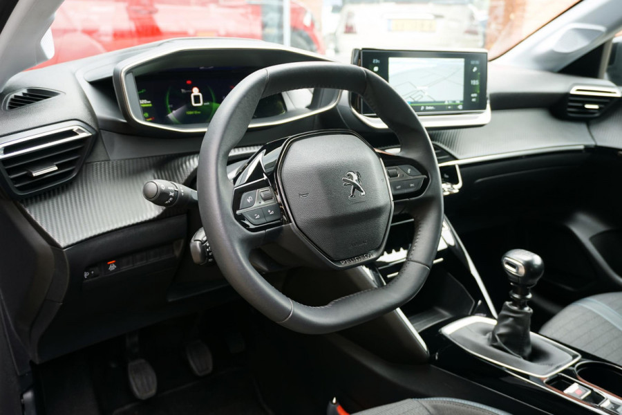 Peugeot 208 1.2 PureTech Allure Pack + CAMERA / 3D COCKPIT / STOELVERWARMING / APPLE CARPLAY / TREKHAAK