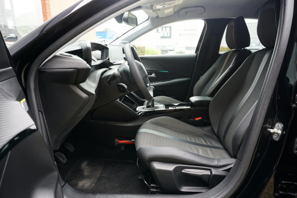 Peugeot 208 1.2 PureTech Allure Pack + CAMERA / 3D COCKPIT / STOELVERWARMING / APPLE CARPLAY / TREKHAAK