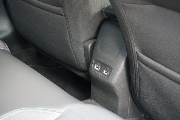 Peugeot 208 1.2 PureTech Allure Pack + CAMERA / 3D COCKPIT / STOELVERWARMING / APPLE CARPLAY / TREKHAAK
