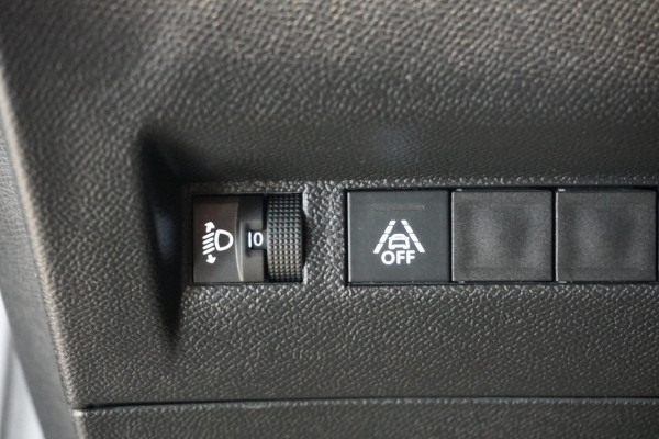 Peugeot 208 1.2 PureTech Allure Pack + CAMERA / 3D COCKPIT / STOELVERWARMING / APPLE CARPLAY / TREKHAAK