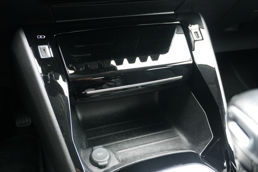 Peugeot 208 1.2 PureTech Allure Pack + CAMERA / 3D COCKPIT / STOELVERWARMING / APPLE CARPLAY / TREKHAAK