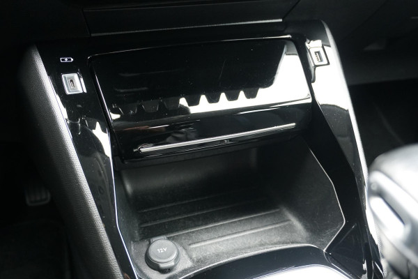 Peugeot 208 1.2 PureTech Allure Pack + CAMERA / 3D COCKPIT / STOELVERWARMING / APPLE CARPLAY / TREKHAAK