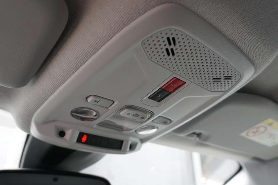 Peugeot 208 1.2 PureTech Allure Pack + CAMERA / 3D COCKPIT / STOELVERWARMING / APPLE CARPLAY / TREKHAAK