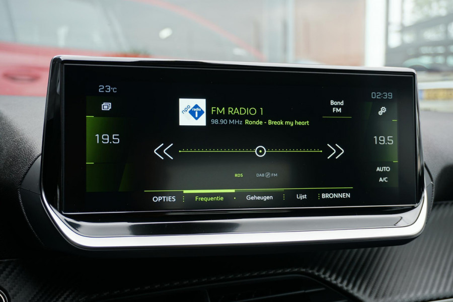 Peugeot 208 1.2 PureTech Allure Pack + CAMERA / 3D COCKPIT / STOELVERWARMING / APPLE CARPLAY / TREKHAAK