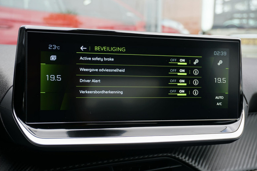 Peugeot 208 1.2 PureTech Allure Pack + CAMERA / 3D COCKPIT / STOELVERWARMING / APPLE CARPLAY / TREKHAAK