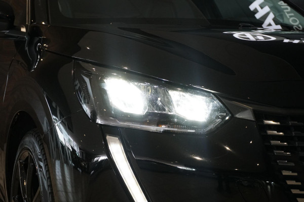 Peugeot 208 1.2 PureTech Allure Pack + CAMERA / 3D COCKPIT / STOELVERWARMING / APPLE CARPLAY / TREKHAAK
