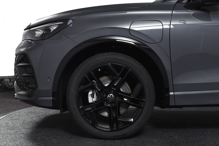 Volkswagen Tiguan 1.5 eHybrid 272PK R-Line Edition | Black Style | 15 inch Navi | Elek. Trekhaak | IQ Light | S/K-Panodak | Dig. Cockpit | Adapt. Cruise | Stoel-+Stuurverw. | 360 Camera | NAV + App. Connect | ECC | Elek. Klep | LM 20" | 4393