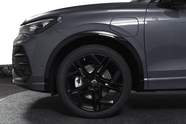 Volkswagen Tiguan 1.5 eHybrid 272PK R-Line Edition | Black Style | 15 inch Navi | Elek. Trekhaak | IQ Light | S/K-Panodak | Dig. Cockpit | Adapt. Cruise | Stoel-+Stuurverw. | 360 Camera | NAV + App. Connect | ECC | Elek. Klep | LM 20" | 4393