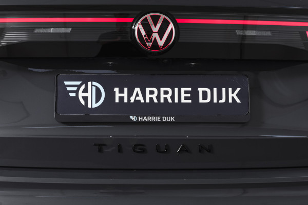 Volkswagen Tiguan 1.5 eHybrid 272PK R-Line Edition | Black Style | 15 inch Navi | Elek. Trekhaak | IQ Light | S/K-Panodak | Dig. Cockpit | Adapt. Cruise | Stoel-+Stuurverw. | 360 Camera | NAV + App. Connect | ECC | Elek. Klep | LM 20" | 4393