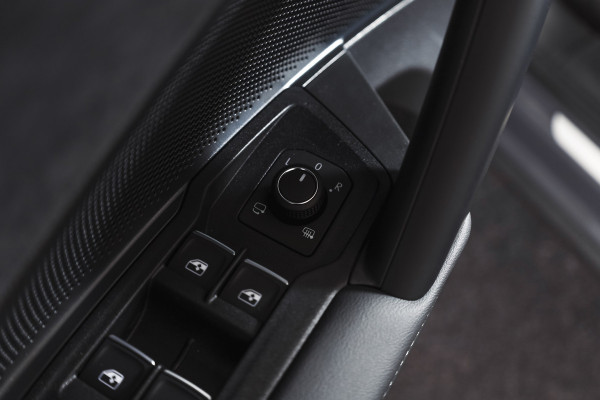 Volkswagen Tiguan 1.5 eHybrid 272PK R-Line Edition | Black Style | 15 inch Navi | Elek. Trekhaak | IQ Light | S/K-Panodak | Dig. Cockpit | Adapt. Cruise | Stoel-+Stuurverw. | 360 Camera | NAV + App. Connect | ECC | Elek. Klep | LM 20" | 4393