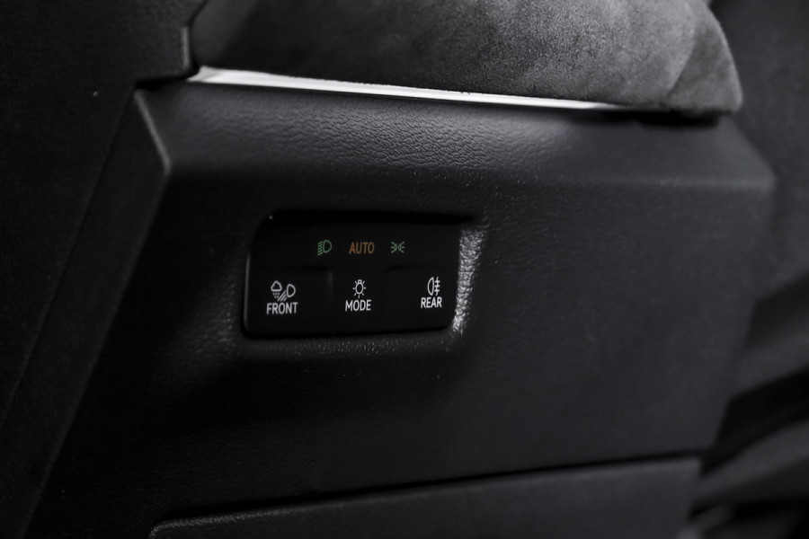 Volkswagen Tiguan 1.5 eHybrid 272PK R-Line Edition | Black Style | 15 inch Navi | Elek. Trekhaak | IQ Light | S/K-Panodak | Dig. Cockpit | Adapt. Cruise | Stoel-+Stuurverw. | 360 Camera | NAV + App. Connect | ECC | Elek. Klep | LM 20" | 4393