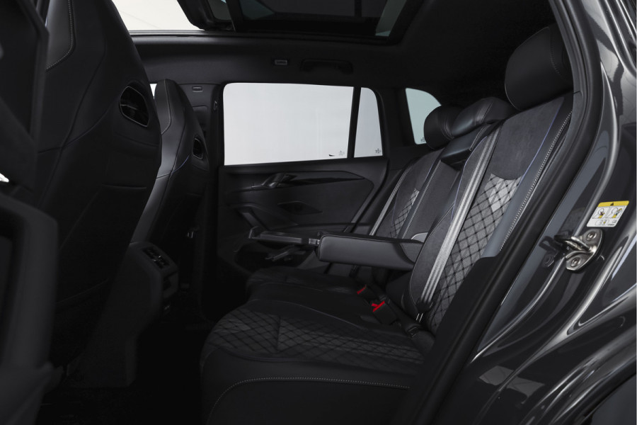 Volkswagen Tiguan 1.5 eHybrid 272PK R-Line Edition | Black Style | 15 inch Navi | Elek. Trekhaak | IQ Light | S/K-Panodak | Dig. Cockpit | Adapt. Cruise | Stoel-+Stuurverw. | 360 Camera | NAV + App. Connect | ECC | Elek. Klep | LM 20" | 4393