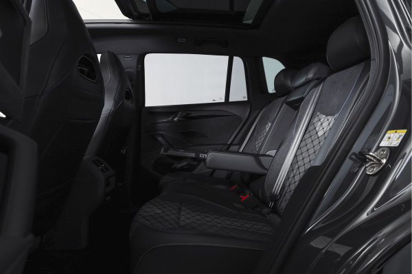 Volkswagen Tiguan 1.5 eHybrid 272PK R-Line Edition | Black Style | 15 inch Navi | Elek. Trekhaak | IQ Light | S/K-Panodak | Dig. Cockpit | Adapt. Cruise | Stoel-+Stuurverw. | 360 Camera | NAV + App. Connect | ECC | Elek. Klep | LM 20" | 4393