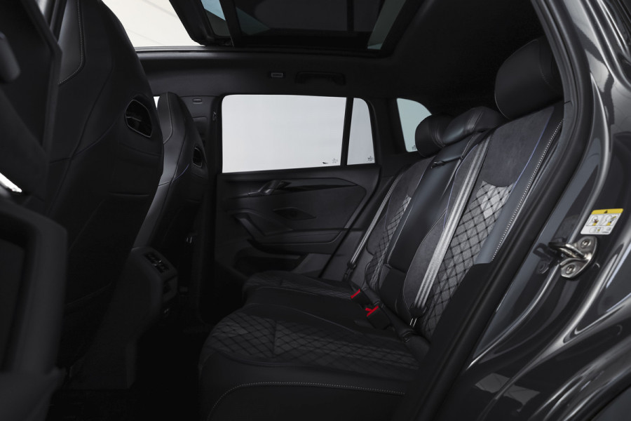 Volkswagen Tiguan 1.5 eHybrid 272PK R-Line Edition | Black Style | 15 inch Navi | Elek. Trekhaak | IQ Light | S/K-Panodak | Dig. Cockpit | Adapt. Cruise | Stoel-+Stuurverw. | 360 Camera | NAV + App. Connect | ECC | Elek. Klep | LM 20" | 4393