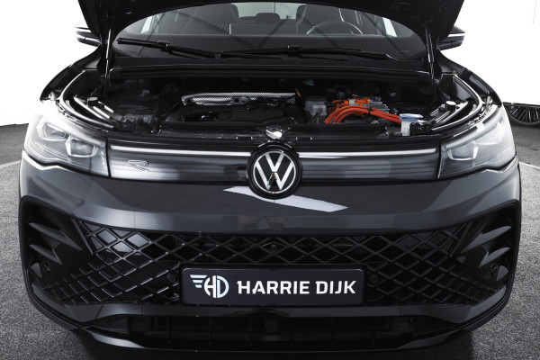 Volkswagen Tiguan 1.5 eHybrid 272PK R-Line Edition | Black Style | 15 inch Navi | Elek. Trekhaak | IQ Light | S/K-Panodak | Dig. Cockpit | Adapt. Cruise | Stoel-+Stuurverw. | 360 Camera | NAV + App. Connect | ECC | Elek. Klep | LM 20" | 4393