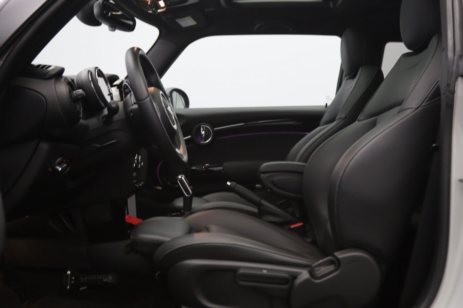 MINI 3-deurs 1.5 Cooper 136 PK Automaat Camden Plus Edition, Panoramadak, LED, Leder, Climate Control