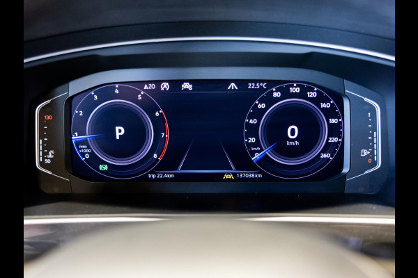 Volkswagen Tiguan 1.5 TSI ACT R-Line / 150pk / Panorama dak / Trekhaak / Achteruitrij camera / NAP / Dealer onderhouden /