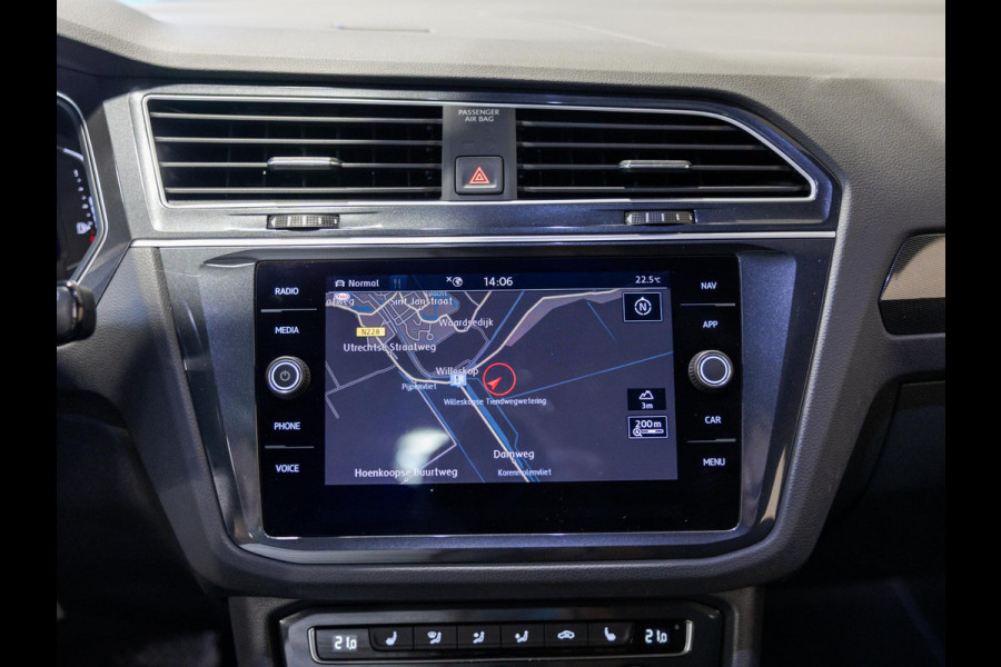Volkswagen Tiguan 1.5 TSI ACT R-Line / 150pk / Panorama dak / Trekhaak / Achteruitrij camera / NAP / Dealer onderhouden /