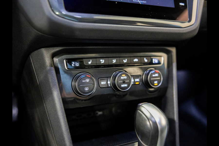 Volkswagen Tiguan 1.5 TSI ACT R-Line / 150pk / Panorama dak / Trekhaak / Achteruitrij camera / NAP / Dealer onderhouden /