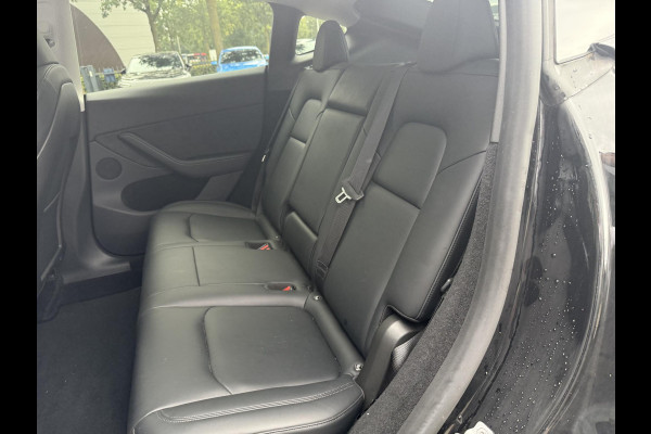 Tesla Model Y Long Range AWD 75 kWh VAN: 38.900,- VOOR: 35.877,- UW HERFSTVOORDEEL: 3.023,-|SOH 92%| ORIGINEEL NED. NAP| 1STE EIGENAAR!| FABRIEKSGARANTIE OP ACCU & AANDRIJFLIJN TOT 2031 OF 192.000 KM| BTW VERREKENBAAR|