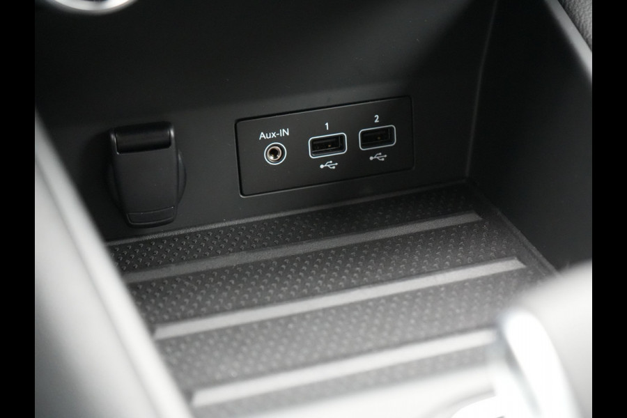 Renault Captur 1.6 E-Tech Initiale Paris PHEV 160pk Dealer O.H | Adaptive Cruise | 360 Camera | Lederen Sportstoelen Verwarmd | Stuur Verwarmd | Blis | Keyless | Navigatie | DAB | 18"L.M | Plug In Hybrid |