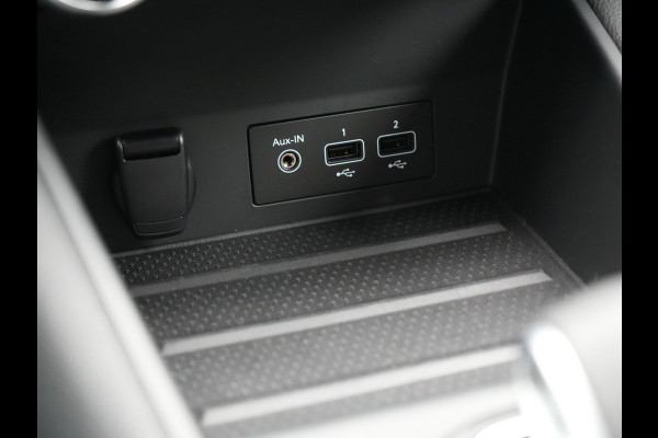 Renault Captur 1.6 E-Tech Initiale Paris PHEV 160pk Dealer O.H | Adaptive Cruise | 360 Camera | Lederen Sportstoelen Verwarmd | Stuur Verwarmd | Blis | Keyless | Navigatie | DAB | 18"L.M | Plug In Hybrid |