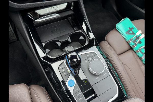 BMW iX3 High Executive 80 kWh M-SPORT SHADOW| SOH 99%| VAN: 43.900,- VOOR: 40.877,- UW HERFSTVOORDEEL: 3.023,| SUPER COMPLEET!| 360 CAMERA| HARMAN KARDON| ELEKTRISCHE STOELEN| HUD|DRIVING ASS. PROFF!| ELEKTRISCHE ACHTERKLEP| GESTURE CONTROL|