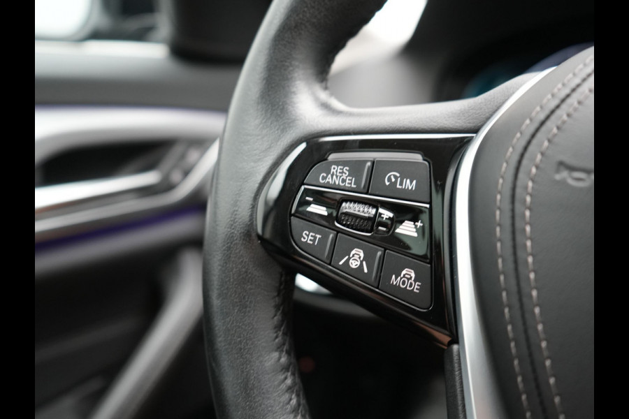 BMW 5 Serie Touring 530e xDrive Business Edition Plus 293pk Dealer O.H. | Panodak | Adaptive Cruise | Head Up | Laser LED | 360 Camera | Lederen Comfortzetels Verwarmd | Sfeerverlichting | Keyless | Blis | Apple Carplay | Hifi Audio | Navigatie | DAB | Plug In Hybrid |