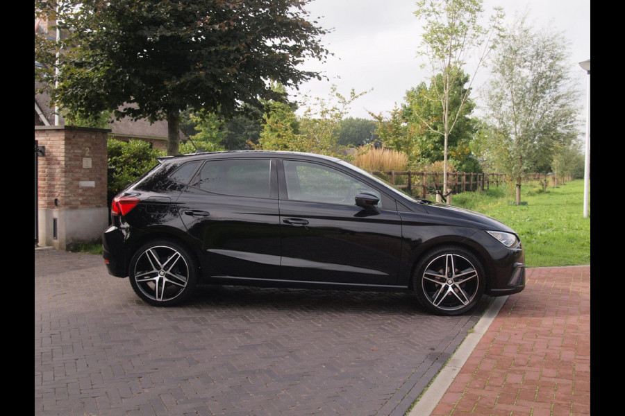 Seat Ibiza 1.0 TSI FR Business Intense | Camera | Apple Carplay | Trekhaak | Virtual Cockpit | NL-Auto |