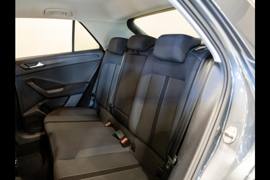 Volkswagen T-Roc 1.0 TSI Life Business / 110pk / Trekhaak / Stoelverwarming / NAP / Dealer onderhouden /
