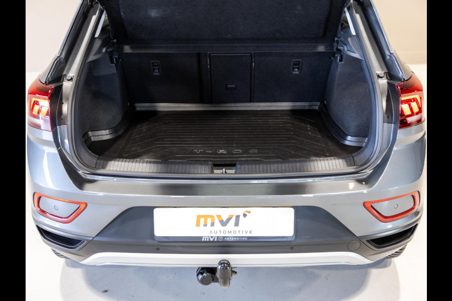 Volkswagen T-Roc 1.0 TSI Life Business / 110pk / Trekhaak / Stoelverwarming / NAP / Dealer onderhouden /