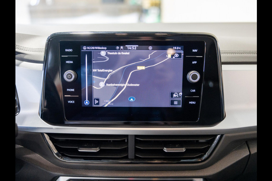 Volkswagen T-Roc 1.0 TSI Life Business / 110pk / Trekhaak / Stoelverwarming / NAP / Dealer onderhouden /