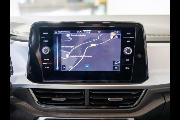 Volkswagen T-Roc 1.0 TSI Life Business / 110pk / Trekhaak / Stoelverwarming / NAP / Dealer onderhouden /