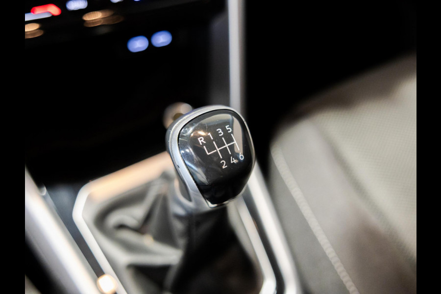Volkswagen T-Roc 1.0 TSI Life Business / 110pk / Trekhaak / Stoelverwarming / NAP / Dealer onderhouden /