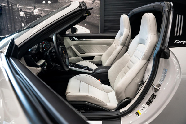 Porsche 911 3.0 Targa 4 *Exclusive Manufaktur / BOSE / Sport-Chrono / Hefsysteem-vooras / Sport-design / Sportstoelen Plus*