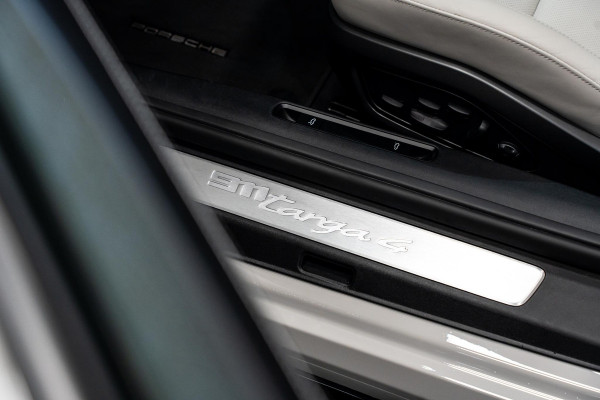 Porsche 911 3.0 Targa 4 *Exclusive Manufaktur / BOSE / Sport-Chrono / Hefsysteem-vooras / Sport-design / Sportstoelen Plus*