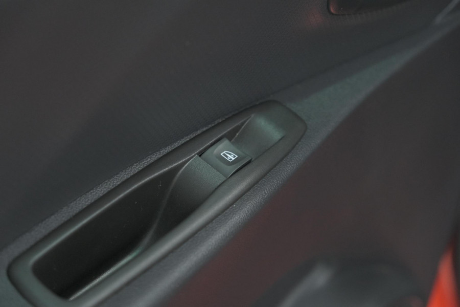 Renault Clio TCe 90 Limited | Trekhaak | Parkeersensoren | Navigatie | Cruise Control | Begrenzer | Bluetooth