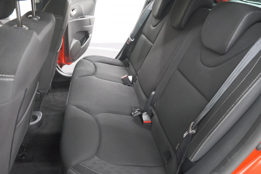 Renault Clio TCe 90 Limited | Trekhaak | Parkeersensoren | Navigatie | Cruise Control | Begrenzer | Bluetooth