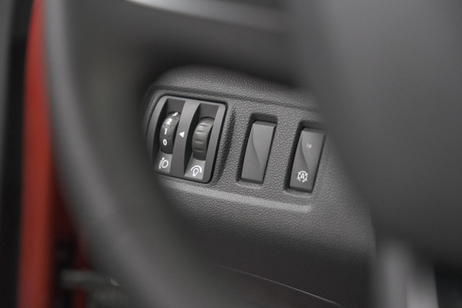 Renault Clio TCe 90 Limited | Trekhaak | Parkeersensoren | Navigatie | Cruise Control | Begrenzer | Bluetooth