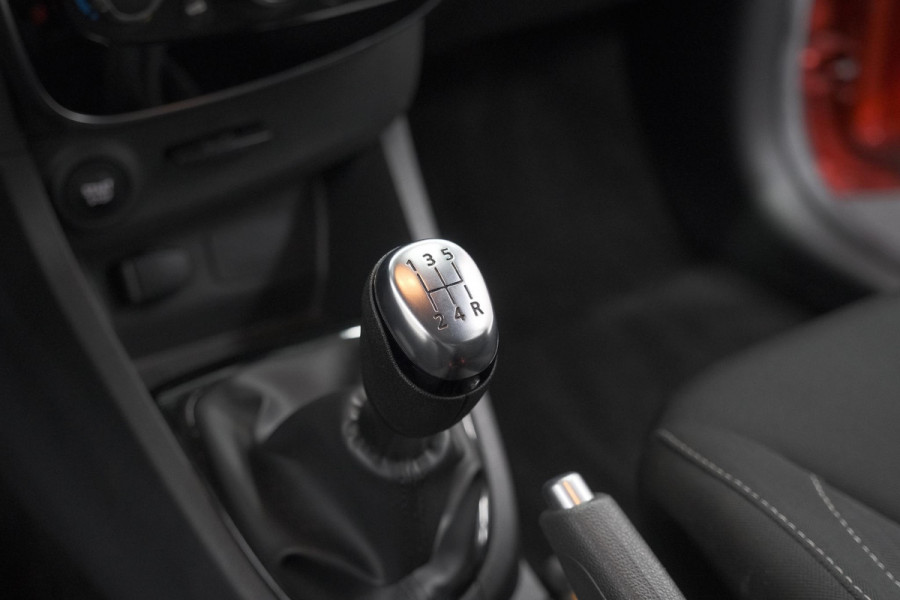 Renault Clio TCe 90 Limited | Trekhaak | Parkeersensoren | Navigatie | Cruise Control | Begrenzer | Bluetooth
