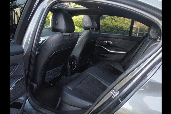 BMW 3 Serie 318i Business Edition | M-Pakket | Panoramadak | Trekhaak | Camera | Sfeerverlichting | Sportstoelen | NL-Auto |