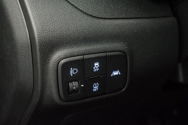 Hyundai i10 Cross 1.0 Comfort NL-auto [ Trekhaak Carplay Airco Cruise Control ]