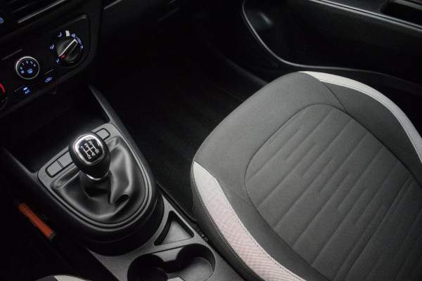 Hyundai i10 Cross 1.0 Comfort NL-auto [ Trekhaak Carplay Airco Cruise Control ]