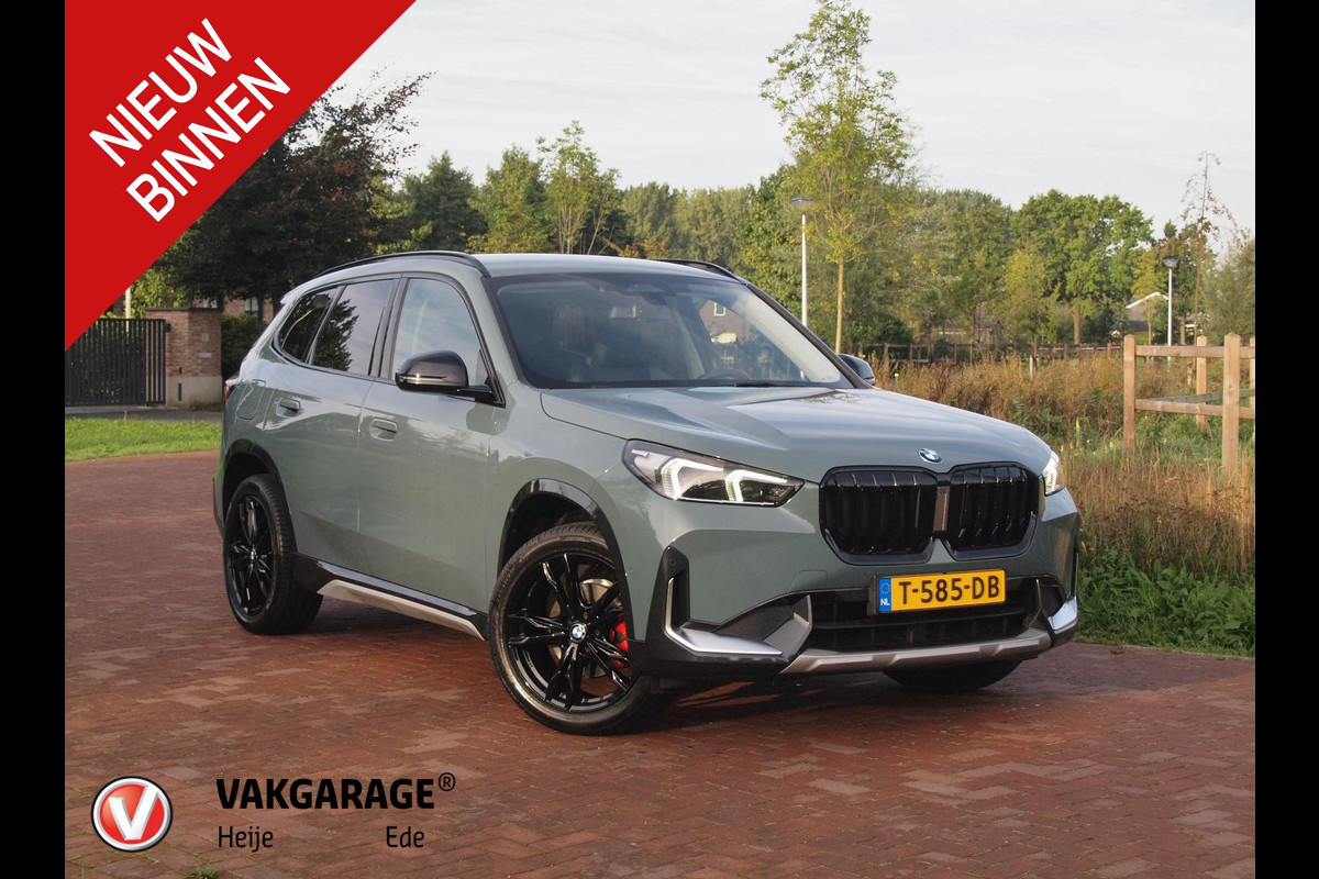 BMW X1 sDrive18i | NIEUW MODEL | Trekhaak | 19Inch | Sportstoelen met geheugen | Sfeerverlichting | Camera | Leer |