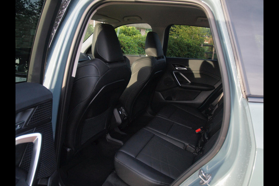 BMW X1 sDrive18i | NIEUW MODEL | Trekhaak | 19Inch | Sportstoelen met geheugen | Sfeerverlichting | Camera | Leer |