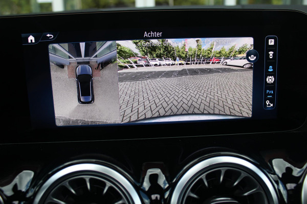 Mercedes-Benz GLA 250 e AMG Line | PANORAMISCH SCHUIF/KANTEL DAK | SFEER VERLICHTING | ELEKTRISCH BEDIENBARE VOORSTOELEN MET GEHEUGENFUNCTIE EN "ZITKINEMATICA" | DRAADLOZE APPLE CARPLAY/ANDROID AUTO | NIGHT PAKKET: DAKRELING ZWART, ZIJRUITEN EN ACHTERRUITEN ZWART, LICHTMETALEN VELGEN 19" ZWART | HEAD UP DISPLAY | REALITY-NAVIGATIE  | 360° CAMERA | MULTI BEAM LED KOPLAMPEN | DODEHOEK DETECTIE | ADAPTIVE CRUISE CONTROL | KEYLESS GO | ELEKTRISCH BEDIENBARE ACHTERKLEP | DRAADLOZE TELEFOONLADER | PREMIUM AUDIO | STOEL VERWARMING |