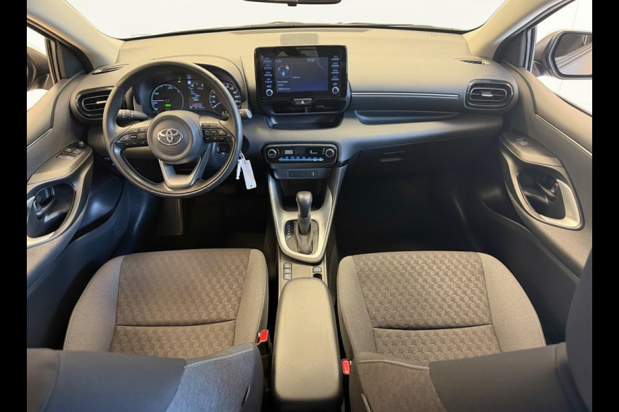 Toyota Yaris 1.5 HYBRID BI-TONE GARANTIE TOT 03-2033! . ADAPTIEVE CRUISE CONTROL . APPLE CARPLAY & ANDRIOD AUTO . SLECHTS 35.000km!