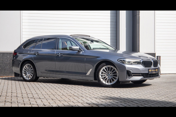BMW 5 Serie Touring 530e Business Edition Plus / Pano / Trekhaak