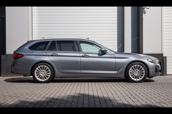 BMW 5 Serie Touring 530e Business Edition Plus / Pano / Trekhaak