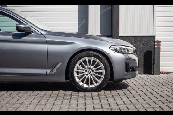 BMW 5 Serie Touring 530e Business Edition Plus / Pano / Trekhaak